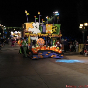 Mickey's Halloween Treat     10-11-07