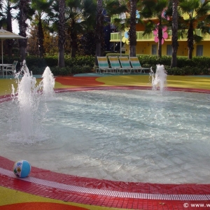 Pop_Century_Resort_Pool_19
