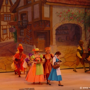 Beauty_and_the_Beast_Stage_Show_02
