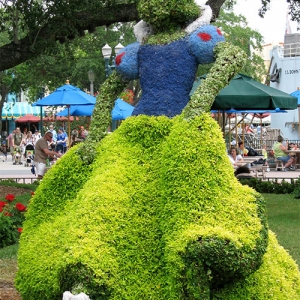Snow White topiary