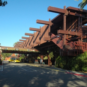 Arriving at the Polynesian Resort, entrance, monorail, arrival