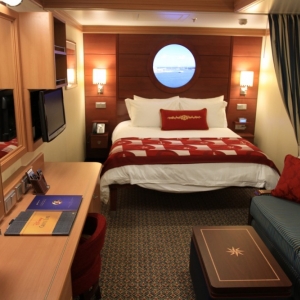 Deluxe-Inside-Stateroom_10_-01