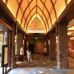 Aulani-entrance-lobby-43