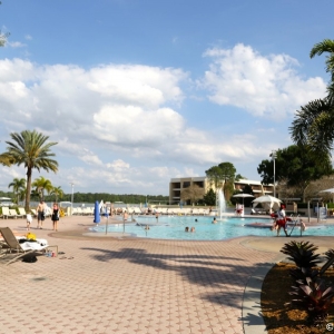 Contemporary-Resort-Pools-005