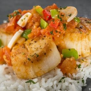 Seared Scallop with Hearts of Palm and Tomato Stew