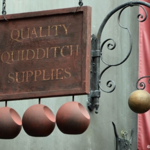 WDWINFO-Universal-Diagon-Alley-Harry-Potter-Quality-Quidditch-002