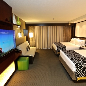 Contemporary-resort-tower-room-19