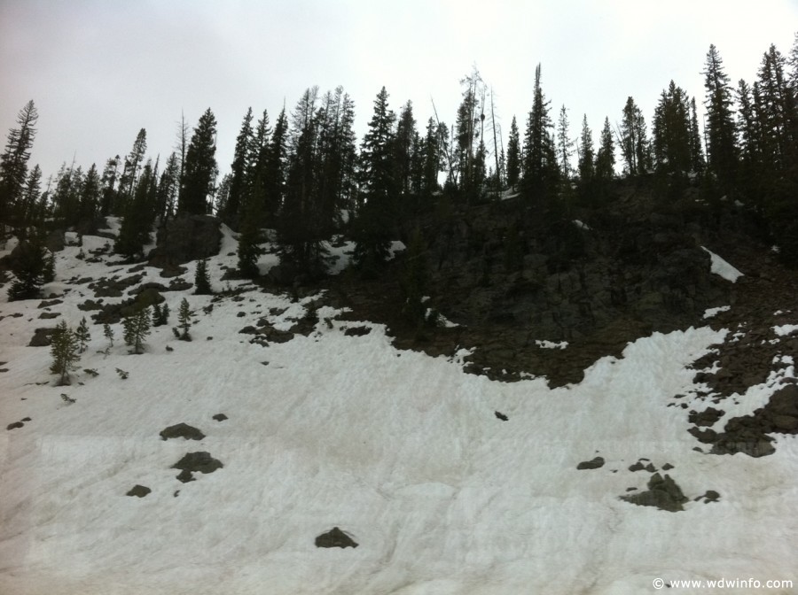6-Yellowstone-Snow-002