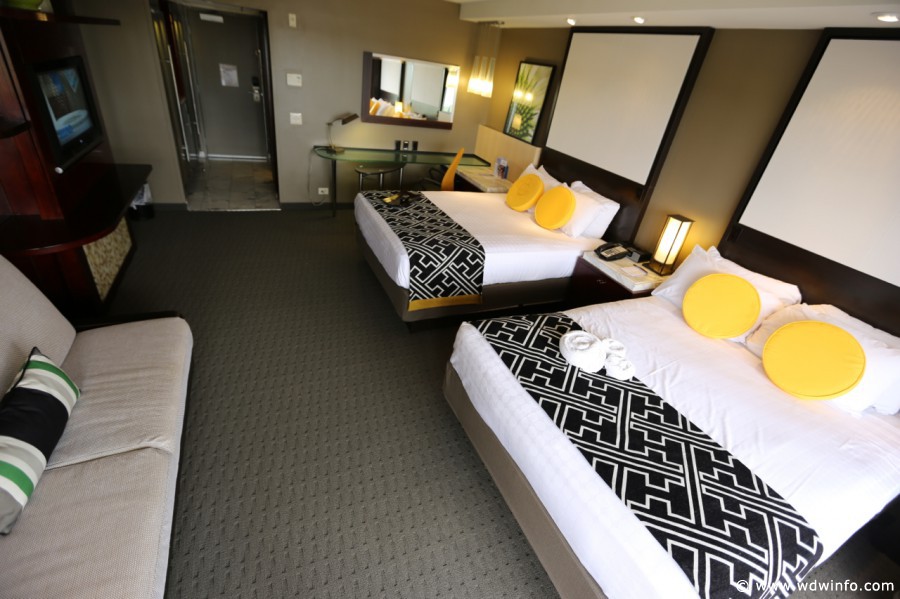 Contemporary-Resort-Room-027