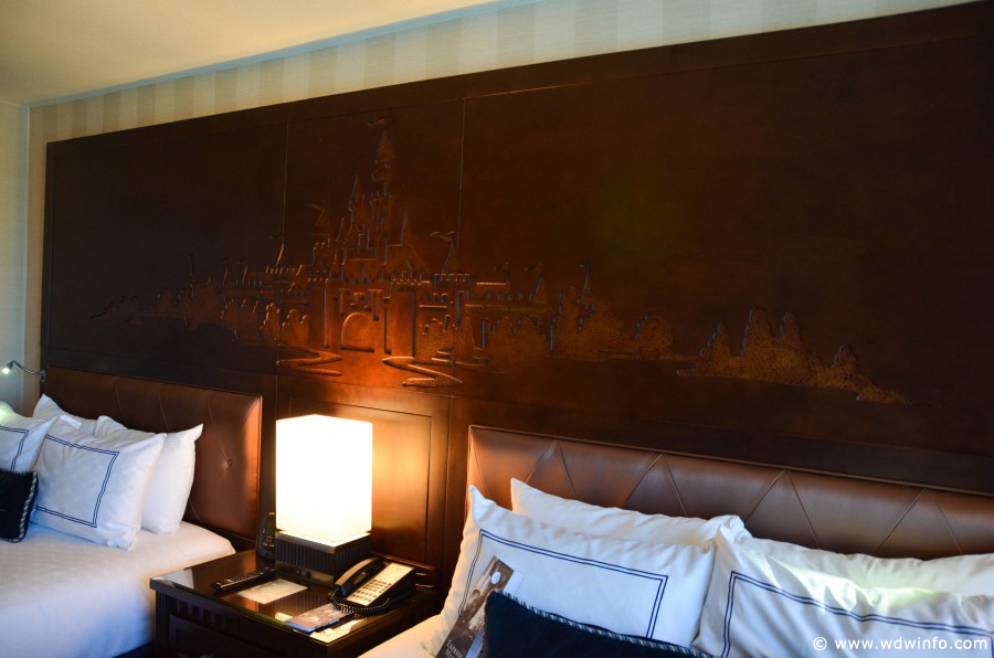 Disneyland-Hotel-Room-004