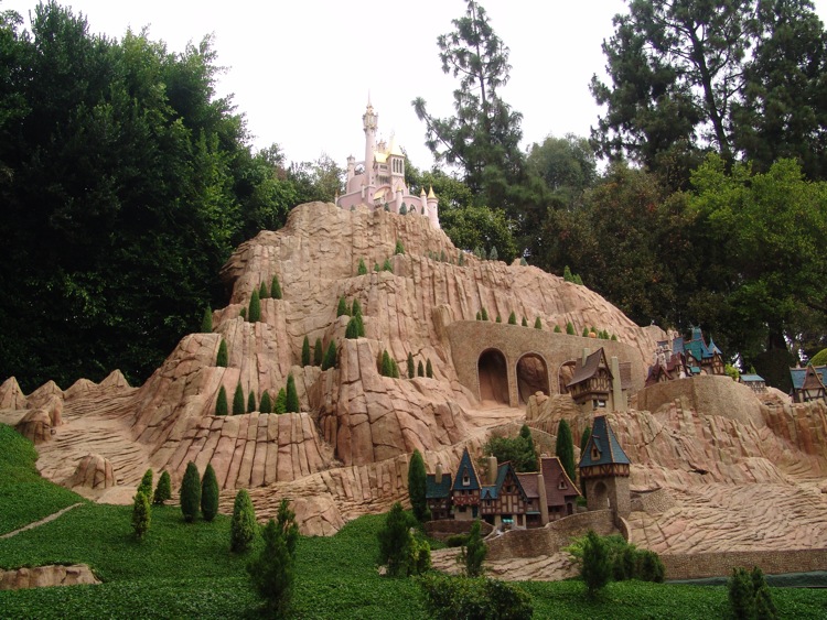 Fantasyland-Disneyland-71