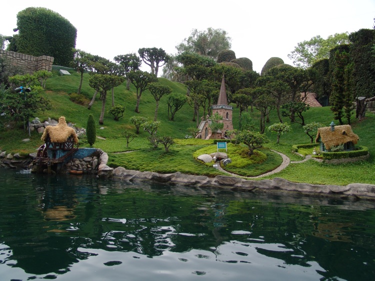 Fantasyland-Disneyland-72