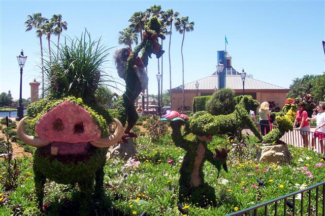 Lion King topiary.