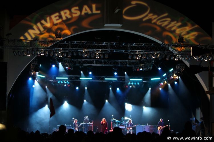 Universal_Mardi_Gras_Heart_Concert_013