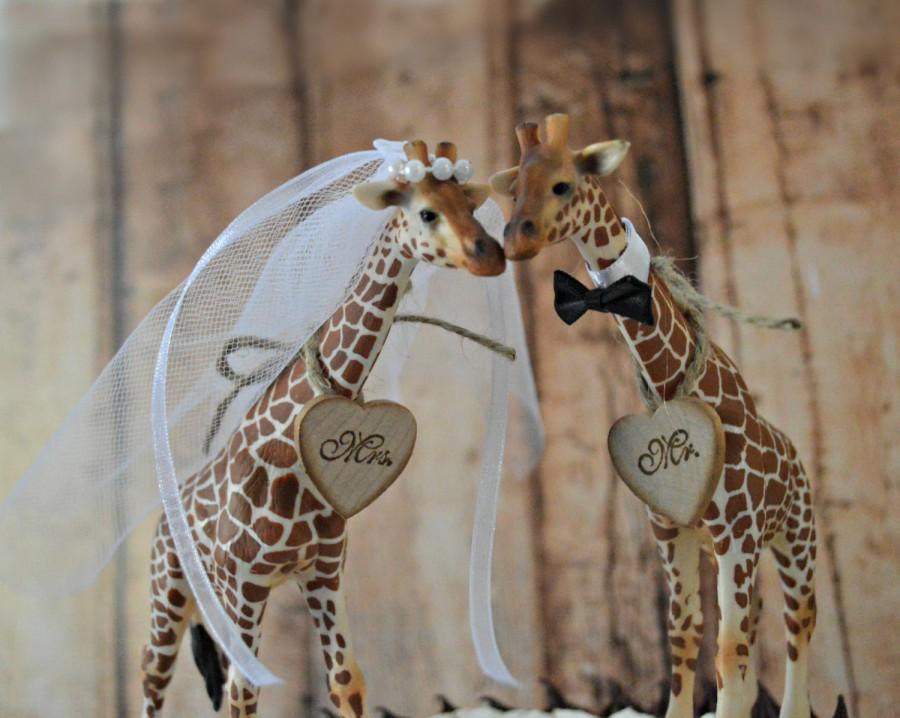 giraffe-wedding-cake-topper-jungle-safari-zoo-circus-themed-wedding-bride-and-groom-mr-and-mrs-wedding-sign-kissing-animal-decorations-lover.jpg